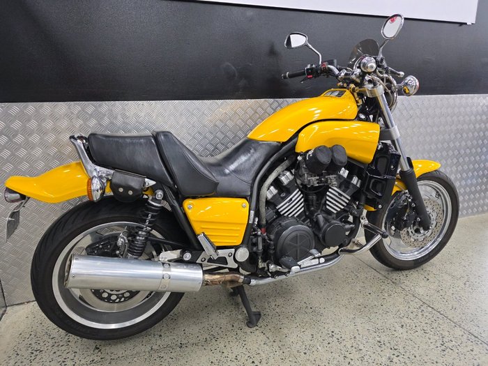 2006 Yamaha 2006 Yamaha 1200cc VMAX YELLOW