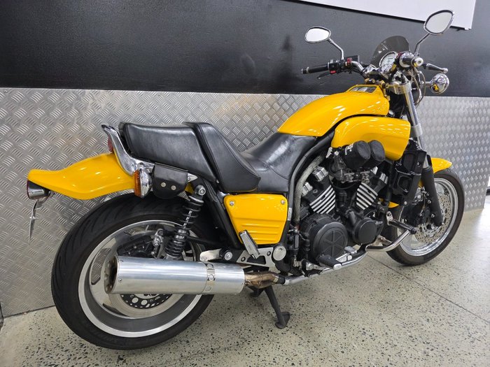 2006 Yamaha 2006 Yamaha 1200cc VMAX YELLOW