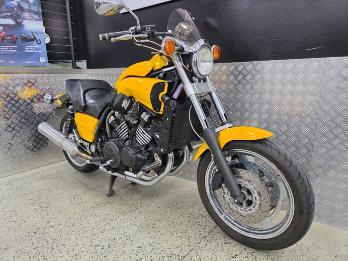 2006 Yamaha 2006 Yamaha 1200cc VMAX YELLOW