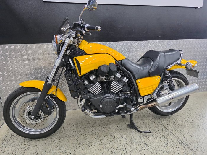 2006 Yamaha 2006 Yamaha 1200cc VMAX YELLOW