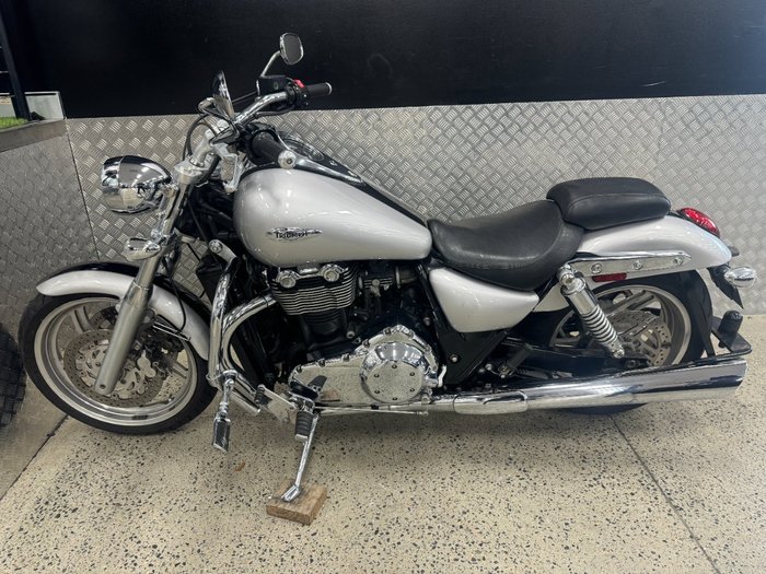 2010 Triumph THUNDERBIRD BLACK