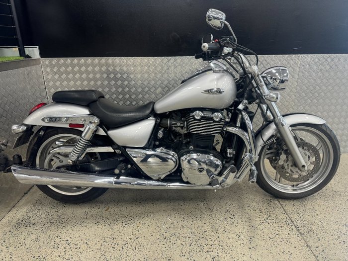 2010 Triumph THUNDERBIRD BLACK