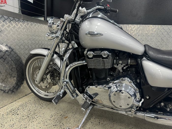 2010 Triumph THUNDERBIRD BLACK