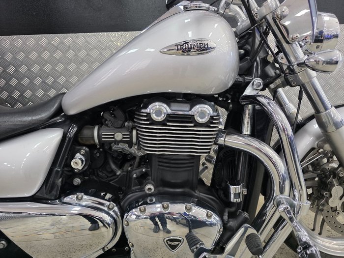 2010 Triumph THUNDERBIRD BLACK
