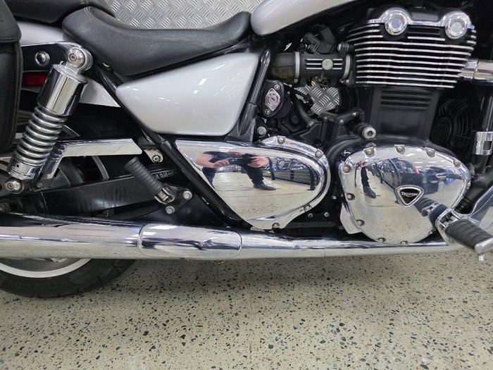 2010 Triumph THUNDERBIRD BLACK