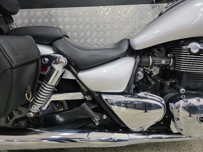 2010 Triumph THUNDERBIRD BLACK