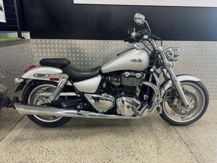 2010 Triumph THUNDERBIRD BLACK