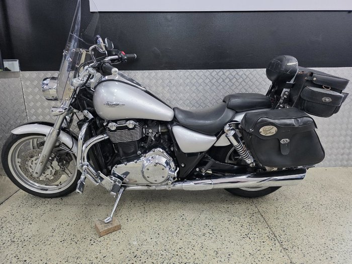 2010 Triumph THUNDERBIRD BLACK