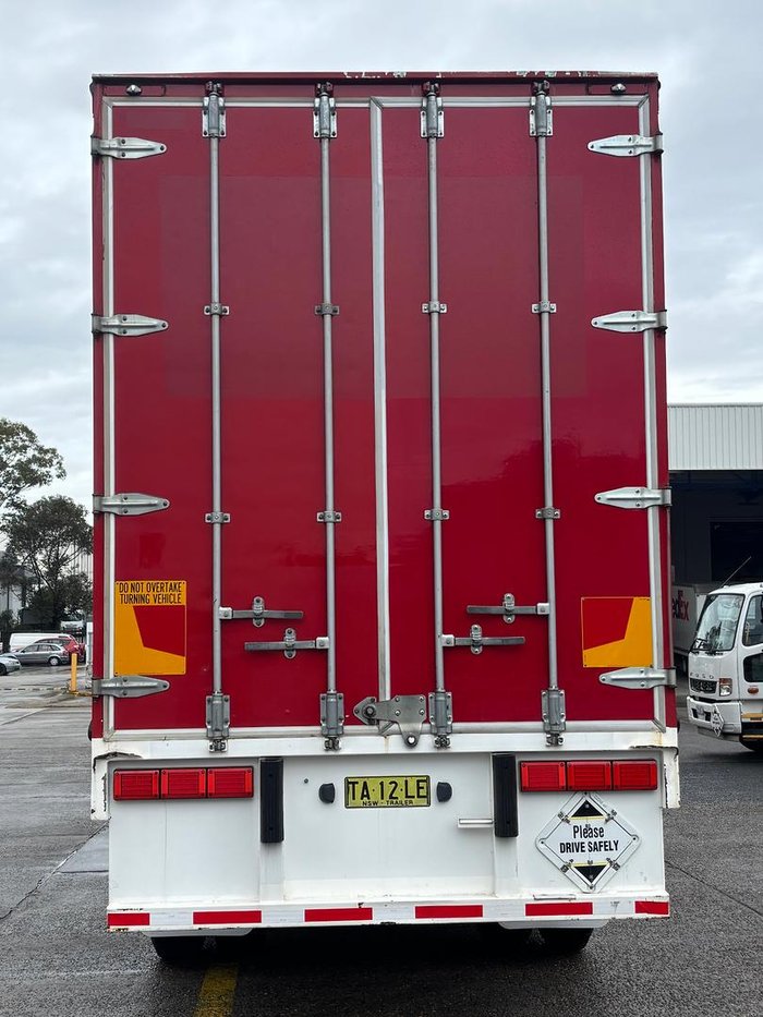 2015 Krueger 24P Straight Curtain Sider Red