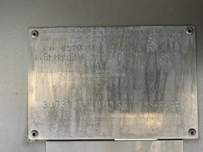 2015 Krueger 24P Straight Curtain Sider Red