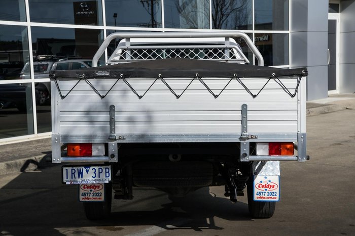 2018 Toyota Hilux Workmate TGN121R 4x2 Glacier White