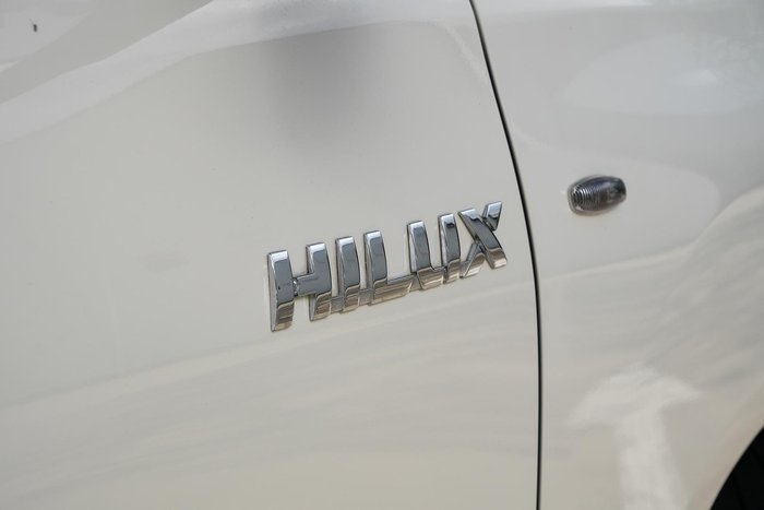 2018 Toyota Hilux Workmate TGN121R 4x2 Glacier White