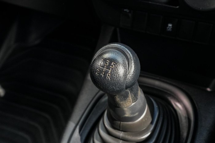 2018 Toyota Hilux Workmate TGN121R 4x2 Glacier White