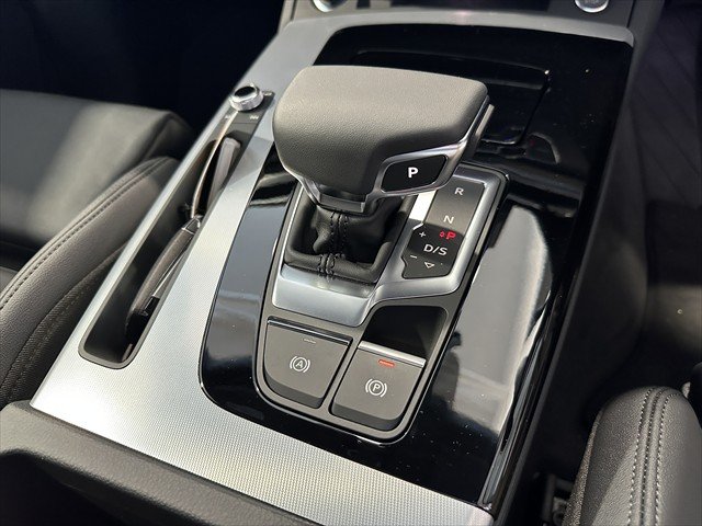 2024 Audi Q5 40 TDI S line