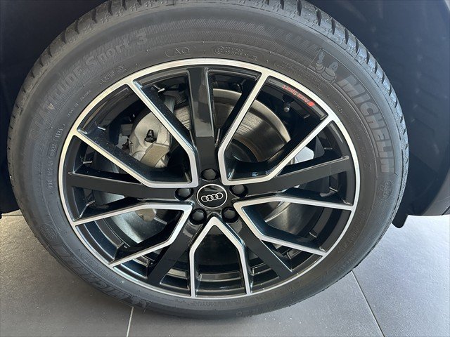 2024 Audi Q5 40 TDI S line