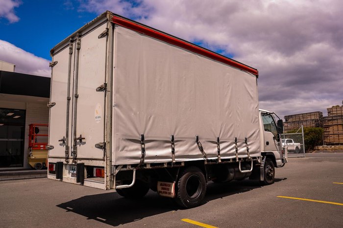 2000 Isuzu Npr 300 Medium