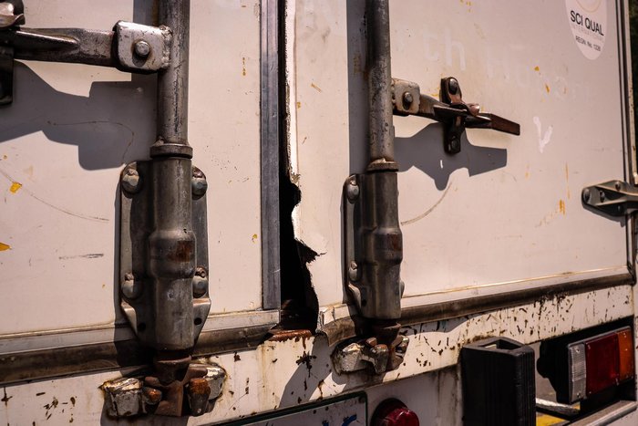 2000 Isuzu Npr 300 Medium