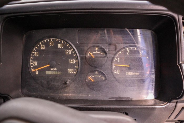 2000 Isuzu Npr 300 Medium