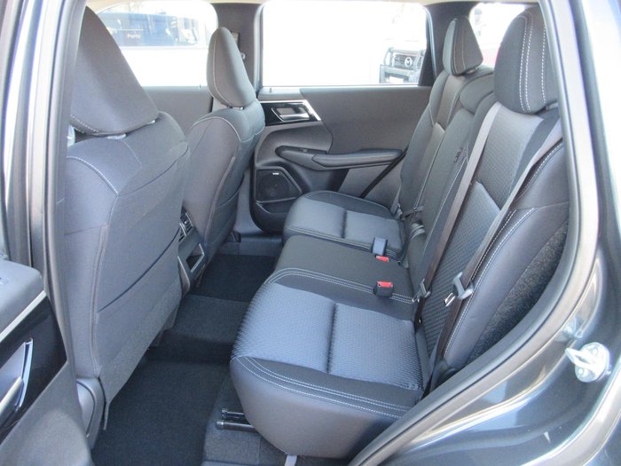 2025 Mitsubishi Outlander ES