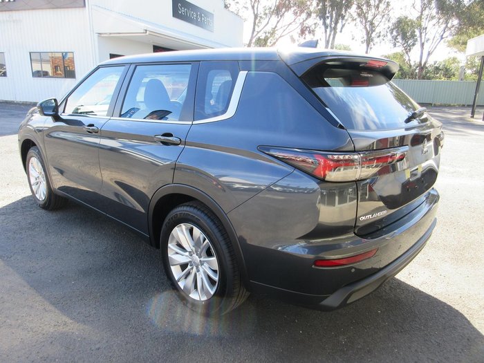 2025 Mitsubishi Outlander ES