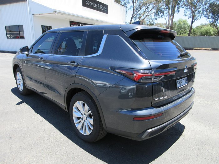 2025 Mitsubishi Outlander ES