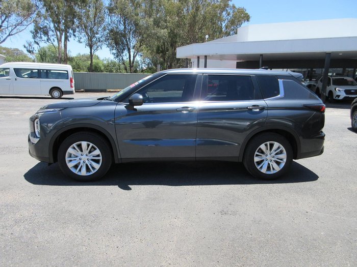 2025 Mitsubishi Outlander ES