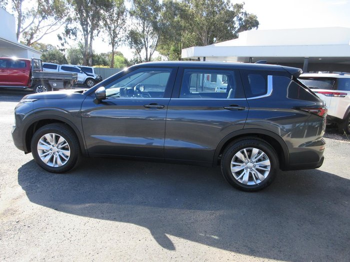 2025 Mitsubishi Outlander ES