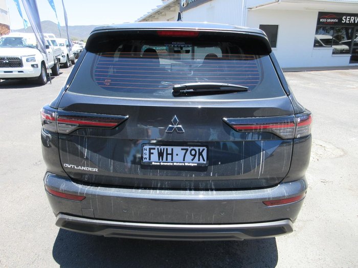 2025 Mitsubishi Outlander ES