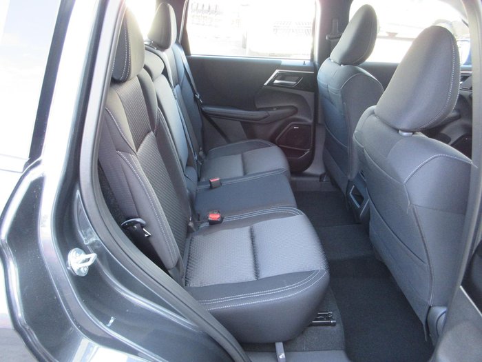 2025 Mitsubishi Outlander ES