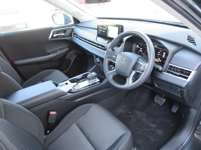 2025 Mitsubishi Outlander ES