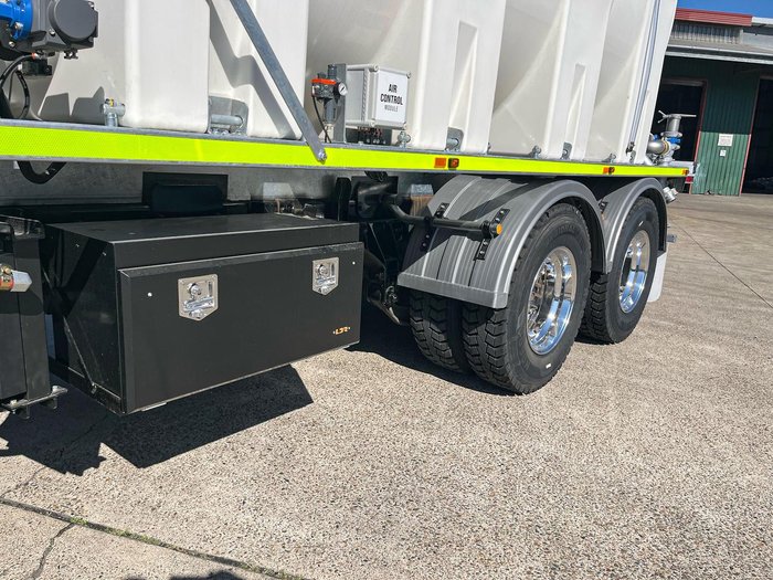 2013 Iveco Acco Tti 15,000L Water Truck Great Condition White