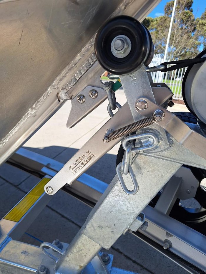 2025 QUINTREX 430 Fishabout Pro