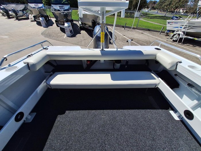 2025 QUINTREX 430 Fishabout Pro