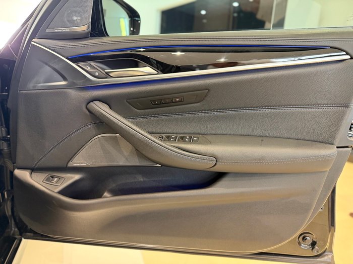 2022 BMW 5 Series M550i xDrive