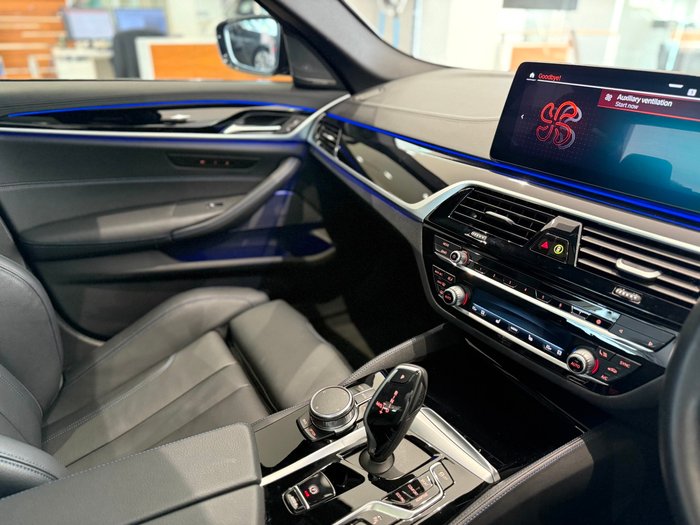 2022 BMW 5 Series M550i xDrive