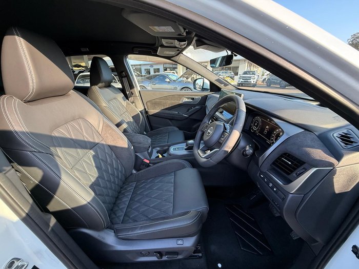2025 Nissan QASHQAI Ti-L J12 MY25 Pearl White with Onyx Black Roof