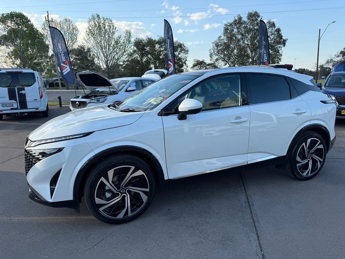 2025 Nissan QASHQAI Ti-L J12 MY25 Pearl White with Onyx Black Roof