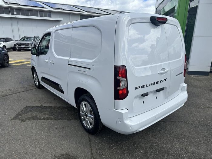 2024 Peugeot Partner Premium