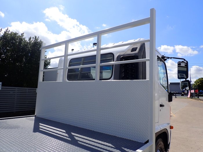 2015 HINO FE 500 WHITE