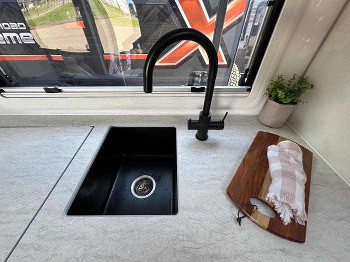 2025 JB Caravans Gator X 17'10 Fd