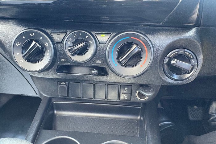 2021 Toyota Hilux SR