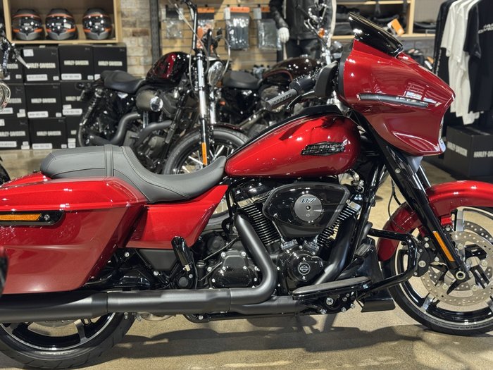 2025 HARLEY-DAVIDSON STREET GLIDE 117 (FLHX) ROAD RED