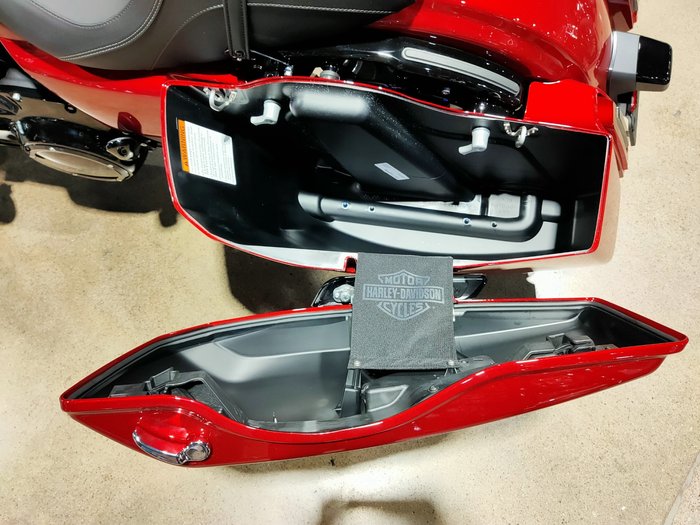 2025 HARLEY-DAVIDSON STREET GLIDE 117 (FLHX) ROAD RED