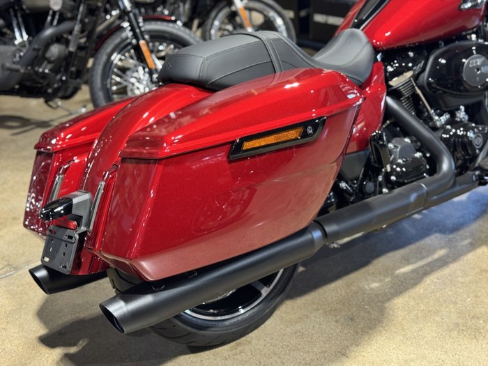 2025 HARLEY-DAVIDSON STREET GLIDE 117 (FLHX) ROAD RED