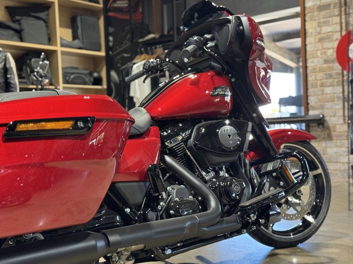 2025 HARLEY-DAVIDSON STREET GLIDE 117 (FLHX) ROAD RED
