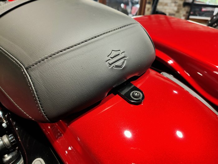 2025 HARLEY-DAVIDSON STREET GLIDE 117 (FLHX) ROAD RED