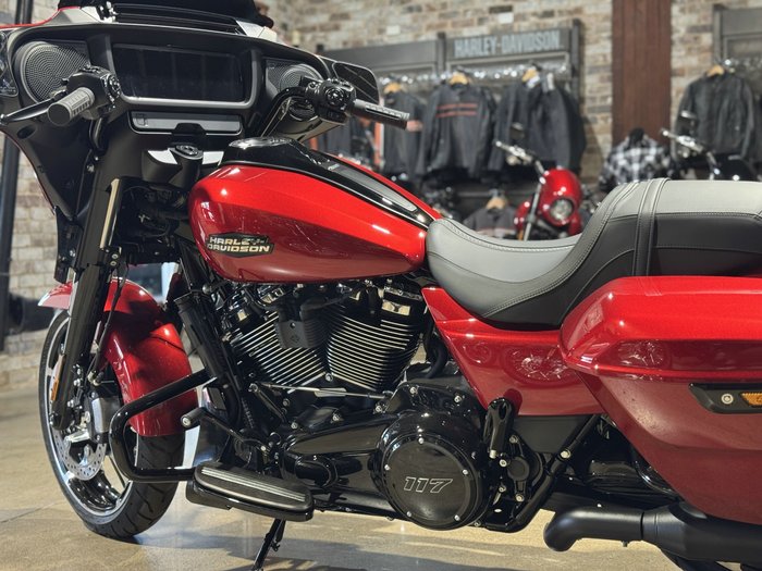 2025 HARLEY-DAVIDSON STREET GLIDE 117 (FLHX) ROAD RED