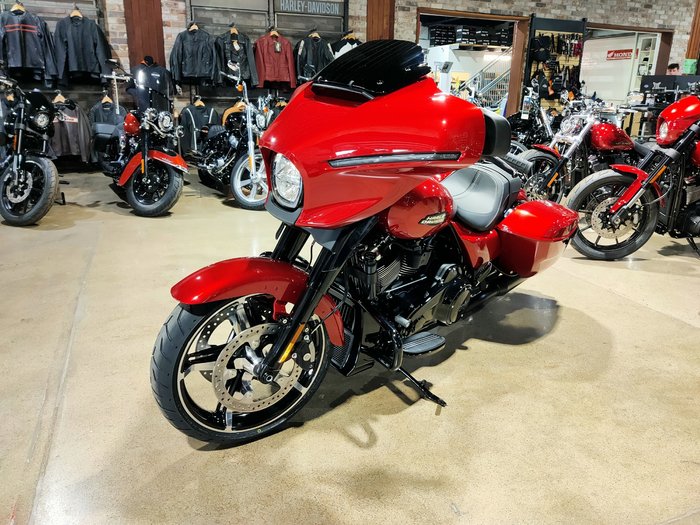 2025 HARLEY-DAVIDSON STREET GLIDE 117 (FLHX) ROAD RED