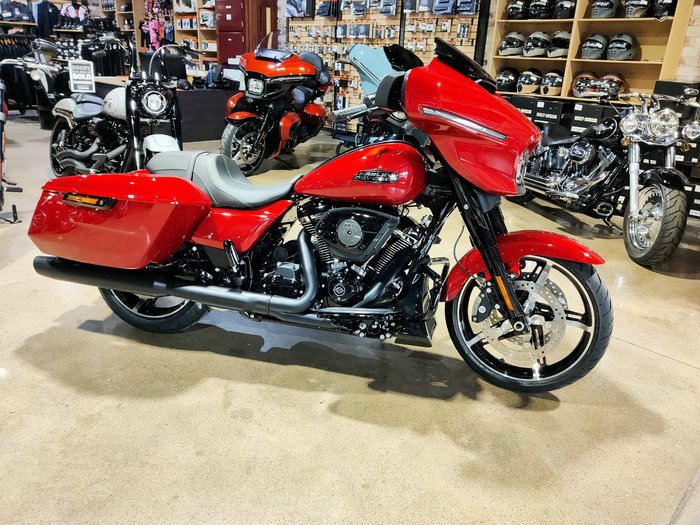 2025 HARLEY-DAVIDSON STREET GLIDE 117 (FLHX) ROAD RED
