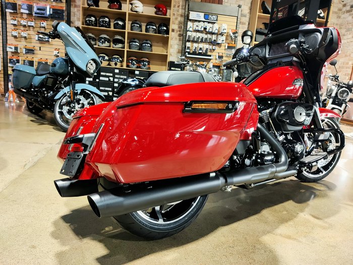 2025 HARLEY-DAVIDSON STREET GLIDE 117 (FLHX) ROAD RED